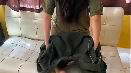 TIENE 18 A&Ntilde;ITOS Y SE PONE TRISTE AL ENGA&Ntilde;AR A SU NOVIO PERO QUE RICO LO DISFRUTA LA LLENO TODA DE LECHE EN EL MOTEL